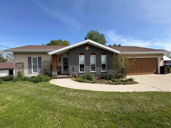 205 E Freeborn St, Cecil, WI 54111