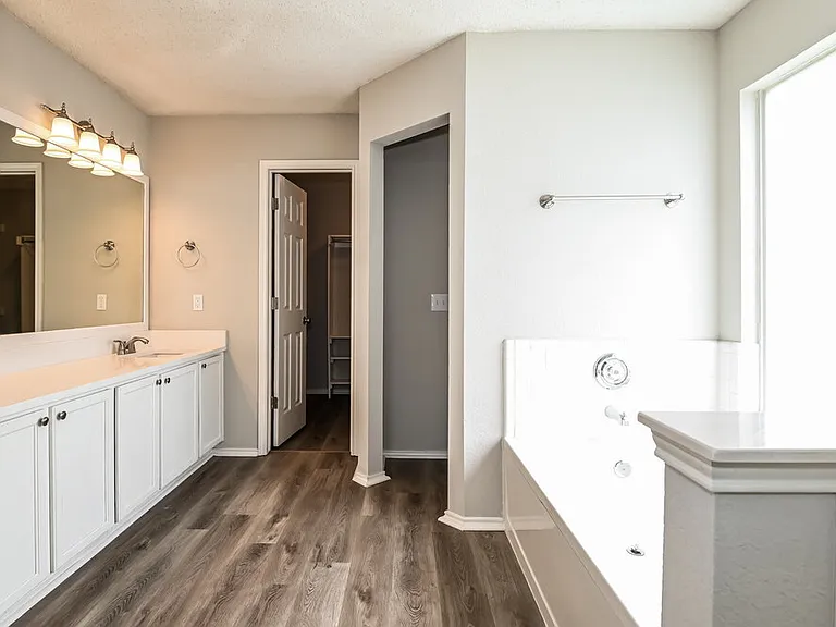 6730 Meadowcrest Dr — Photo 13