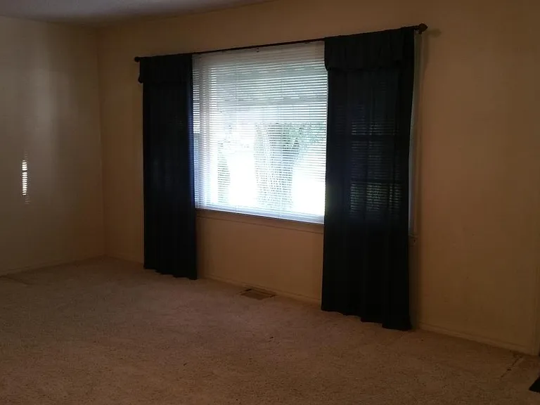 1433 W Hamilton St — Photo 4