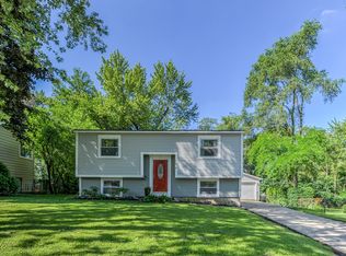 104 Big Oaks Rd, Streamwood, IL 60107