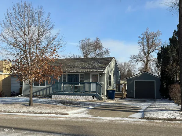 308 12th Ave NE, Jamestown, ND 58401