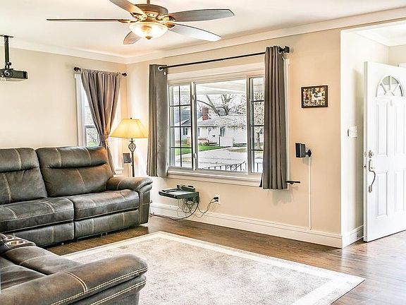 3rd image of 2143 20th St