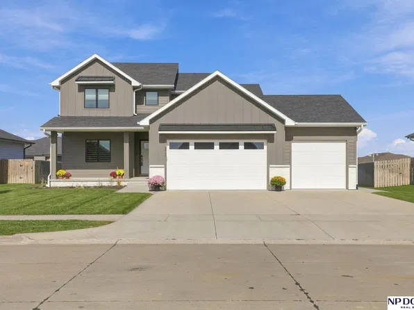 2740 Lauren Ln, Fremont, NE 68025