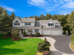 18 Green Ct, Manorville, NY 11949