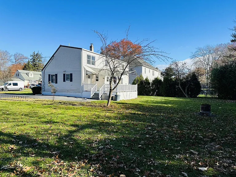 79 Hawkins Ave — Photo 31