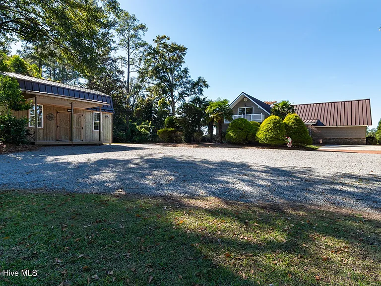 810 Madam Moores Ln #A — Photo 2