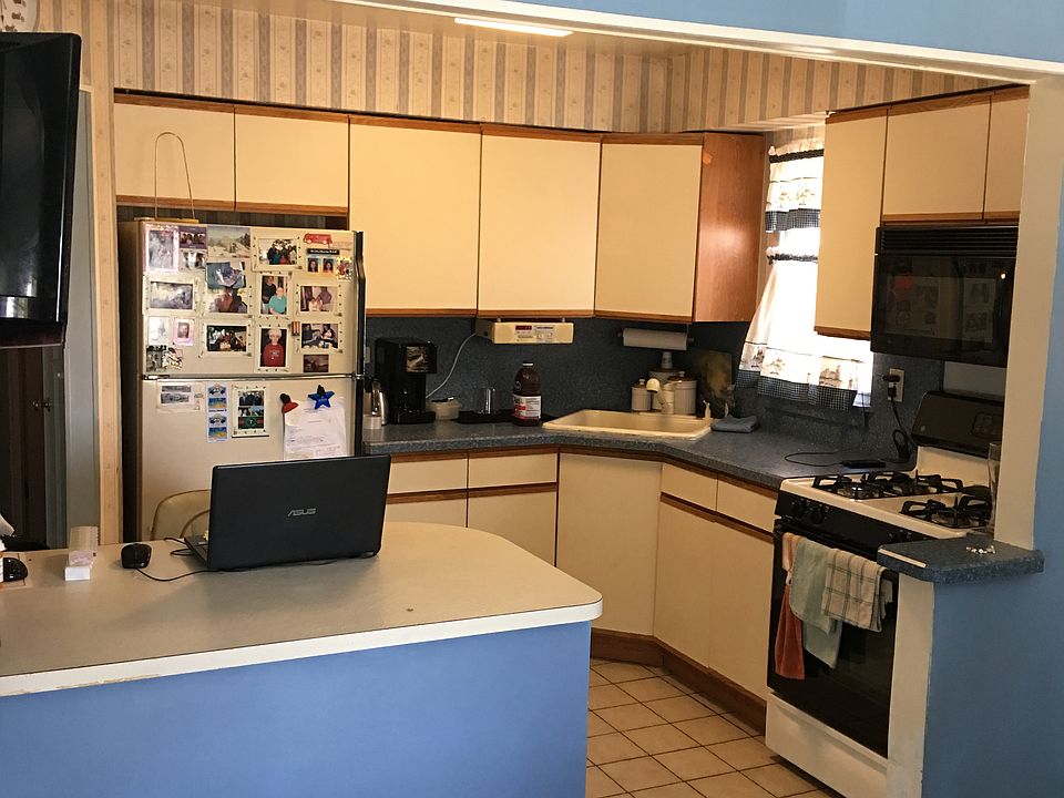2nd image of 132 Ribbon St