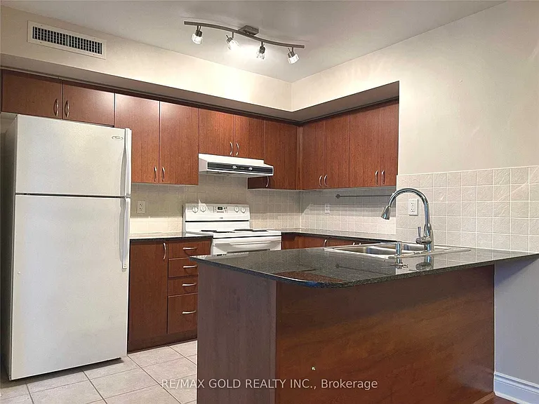 75 S Town Centre Blvd #508 — Photo 8