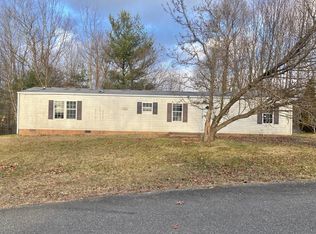 2408 Deerhaven Rd, Galax, VA 24333