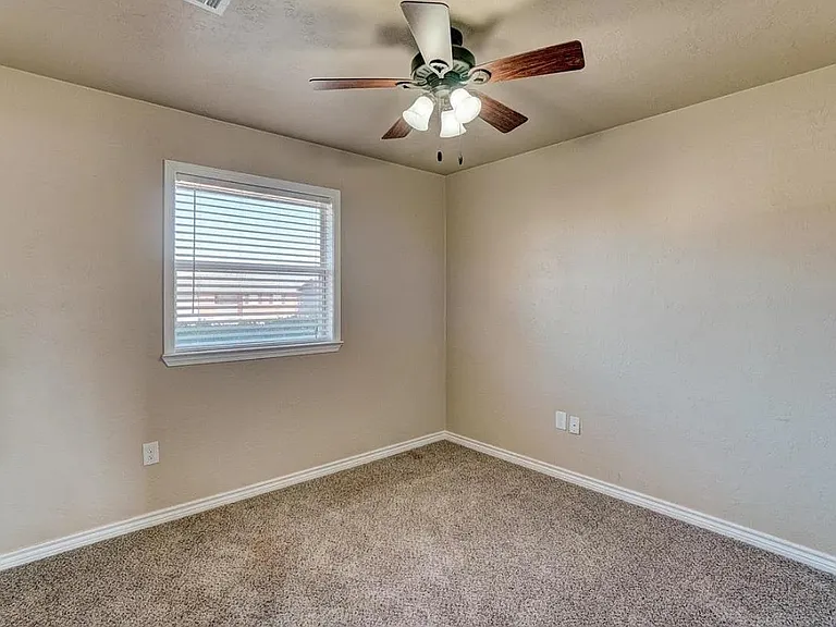 5716 NW Cedarwood Dr — Photo 12
