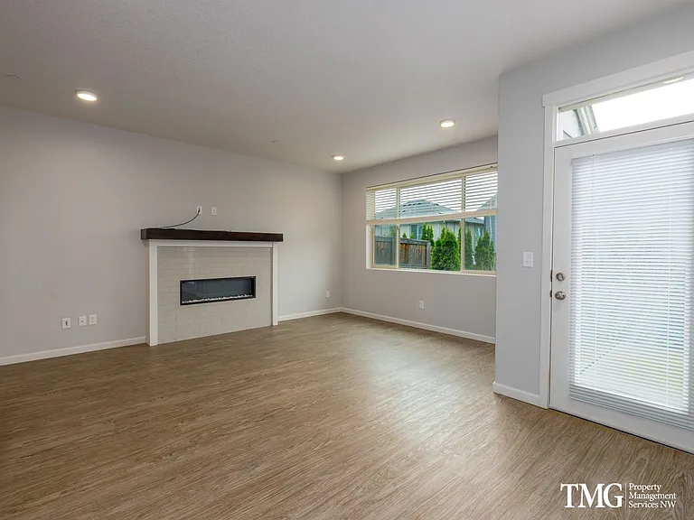 Columbia Hills Townhomes — Photo 11