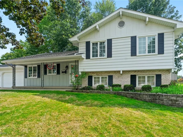 189 Green Garden Dr, Youngstown, OH 44512