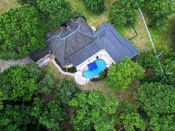 3rd image of 11 W Lake Forest Ct