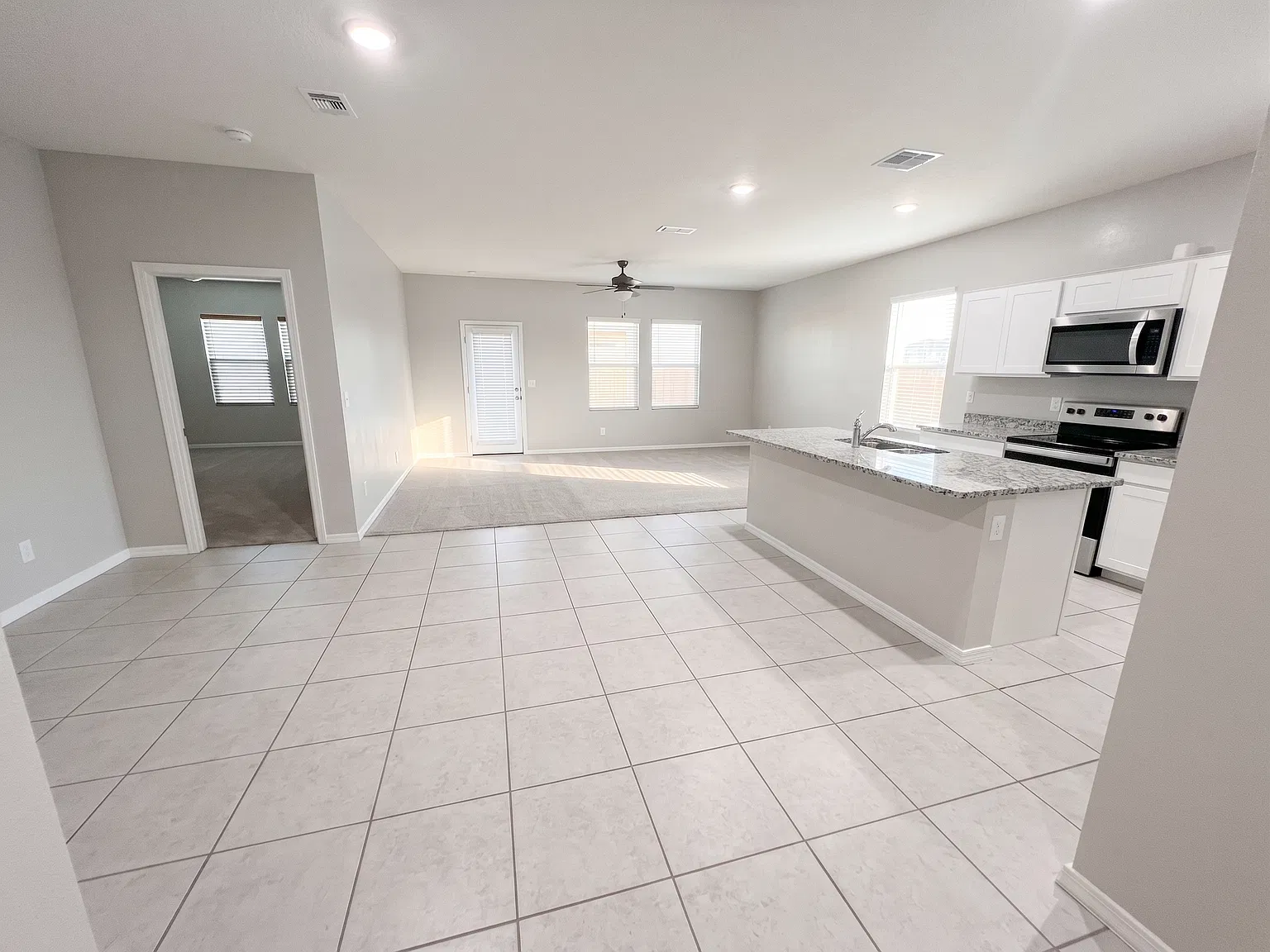 3 bed, 1665 sqft, $1,950 — Photo 2