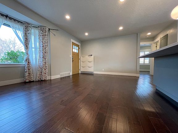 5th image of 2148 E Bryan Ave