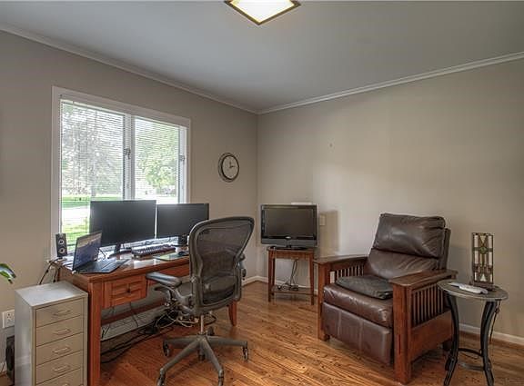 4th image of 3824 W 52nd St
