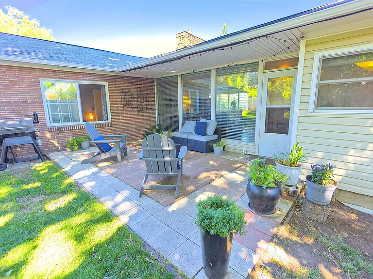 1027 W 29th Ave — Photo 32
