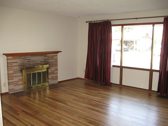 3rd image of 9511 Silver Star Ave