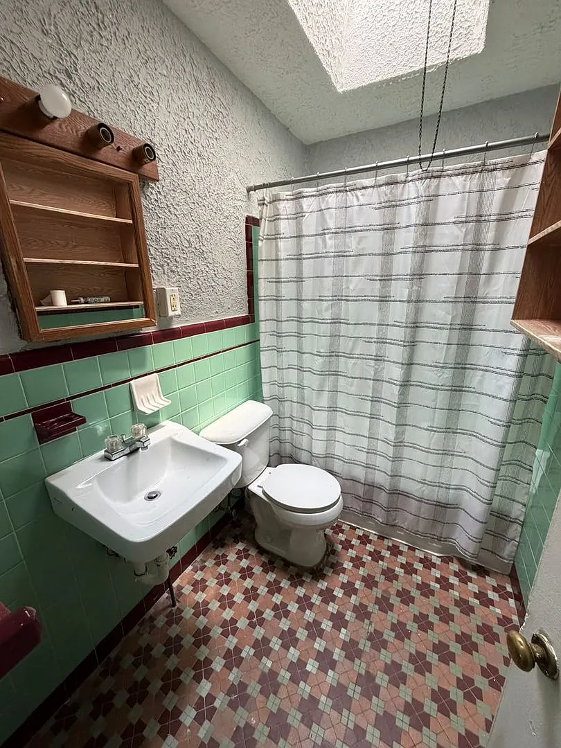7046 Frankford Ave — Photo 3