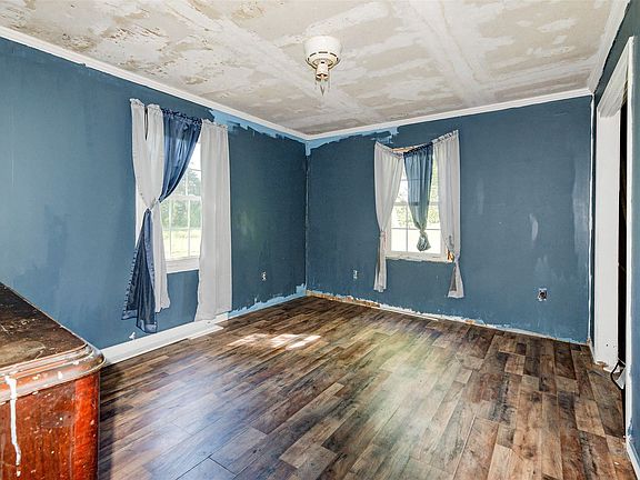 5th image of 307 Lowell Ave