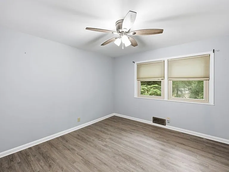 989 Rudolph St — Photo 13