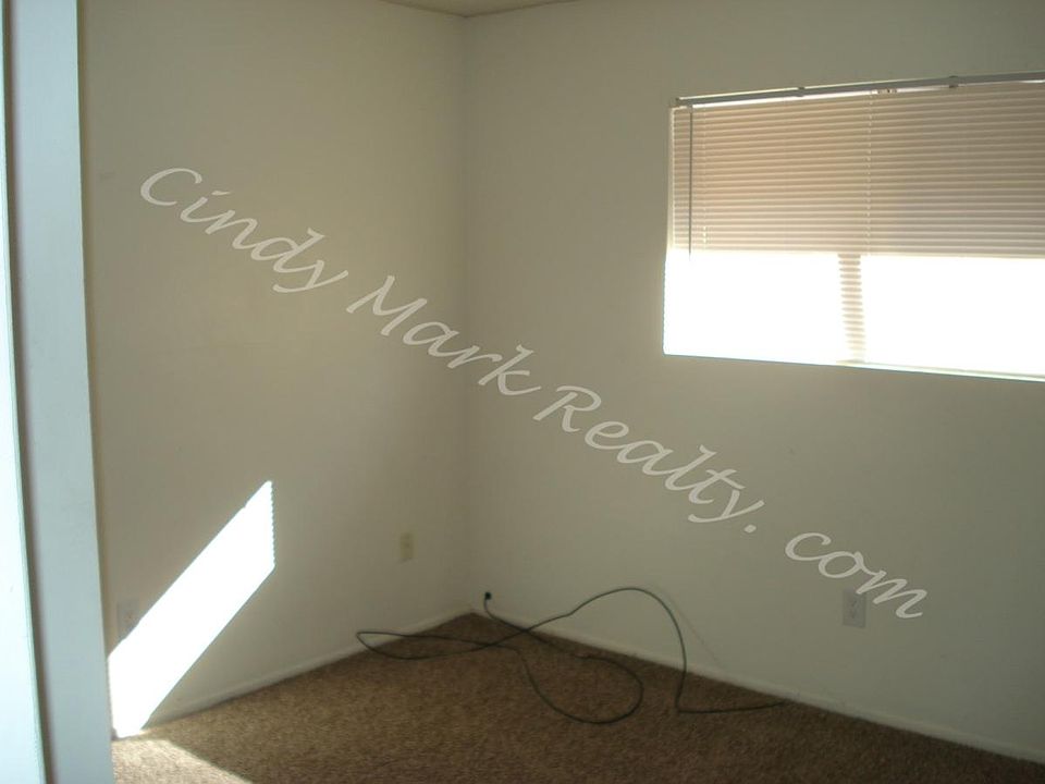 1st image of 73619 Sun Valley Dr