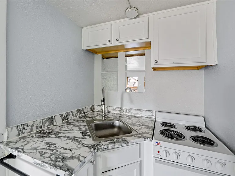 241 N 800 W — Photo 7