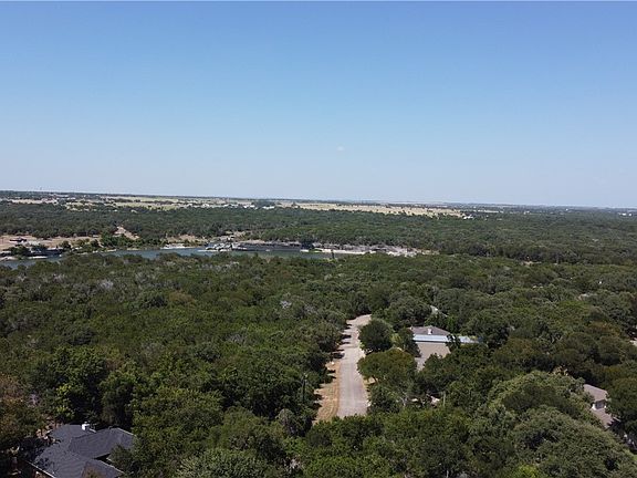 3rd image of Willow Run Dr
