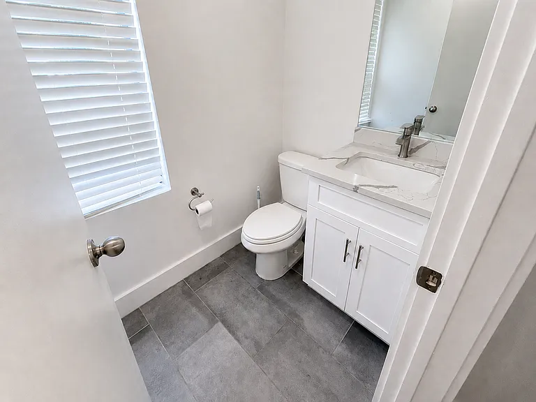 1931 N Prairie Ave #1 — Photo 13