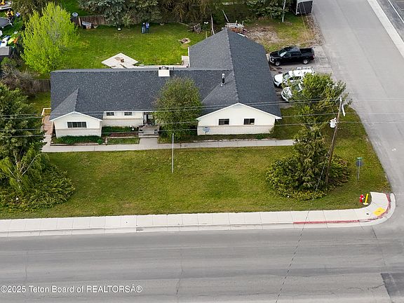 2nd image of 190 Dana St