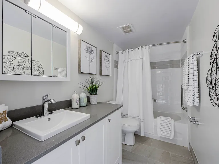 1130 Queens Ave — Photo 10