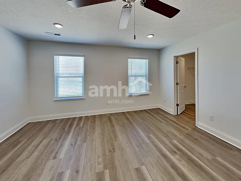 1077 Broyles Xing — Photo 8