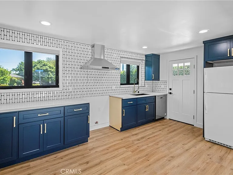 9519 La Reina Ave — Photo 13