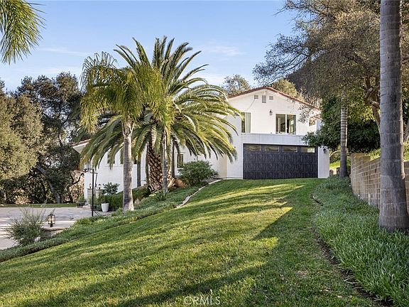 3rd image of 48980 De Luz Rd