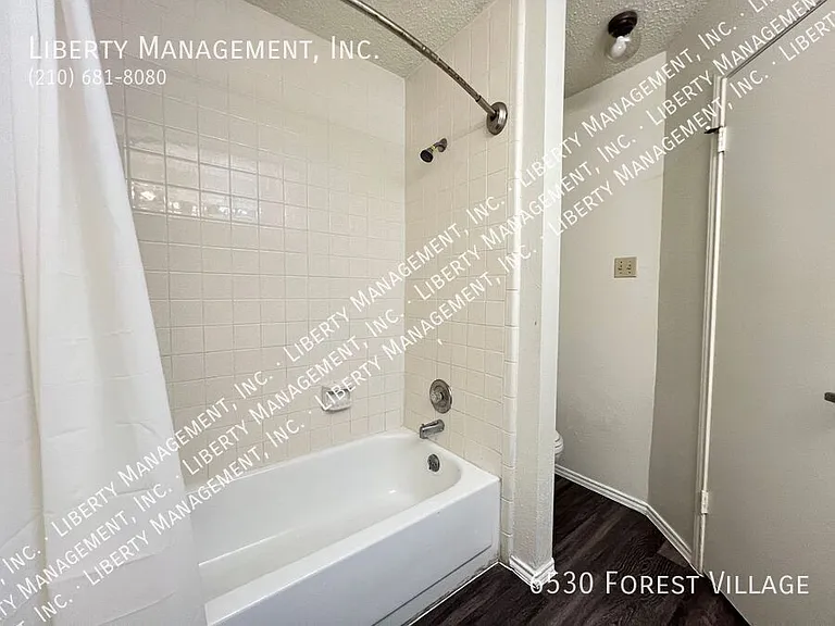 6530 Forest Vlg — Photo 19