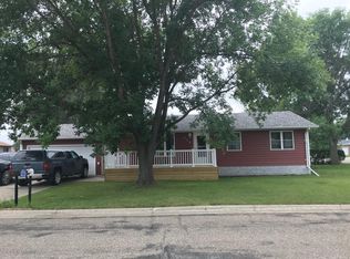 606 17th St NE, Jamestown, ND 58401