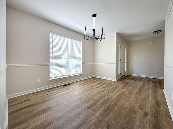 3rd image of 124 Donerail Dr