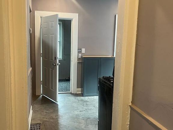 3rd image of 19 Hoyt St #4