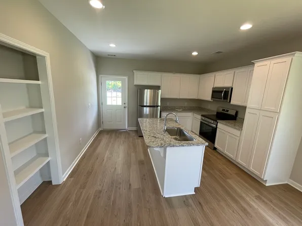 196 S Main St, Pembroke, GA 31321