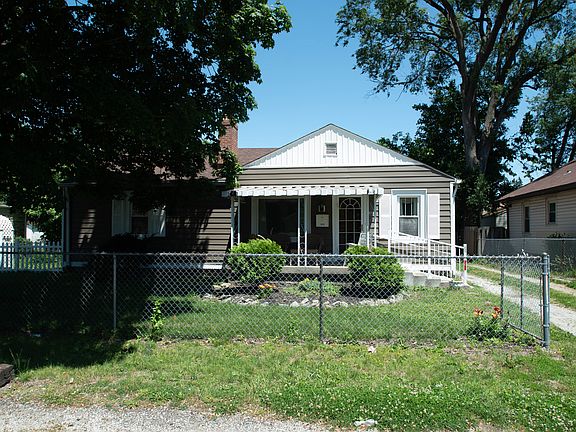 2nd image of 2636 E 40th St