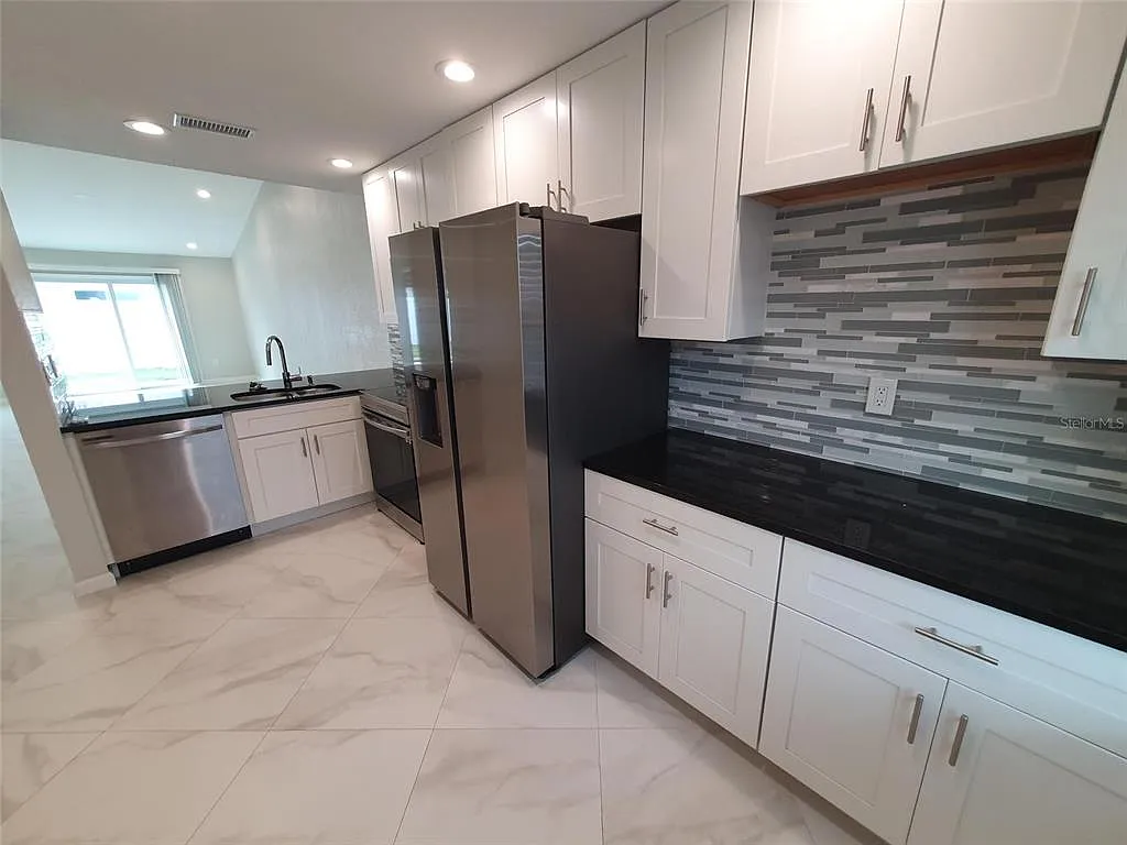 2 bed, 2.0 bath, 1000 sqft, $1,950 — Photo 2