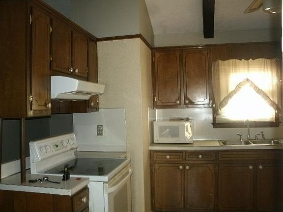 5th image of 113 Kittyhawk Dr