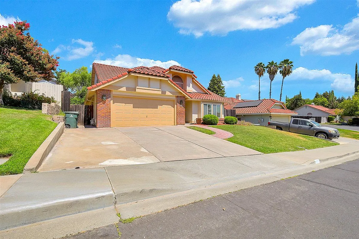 4 bed, 1898 sqft, $3,250 — Photo 3