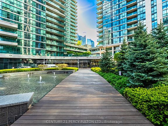 2nd image of 18 Harbour St #703