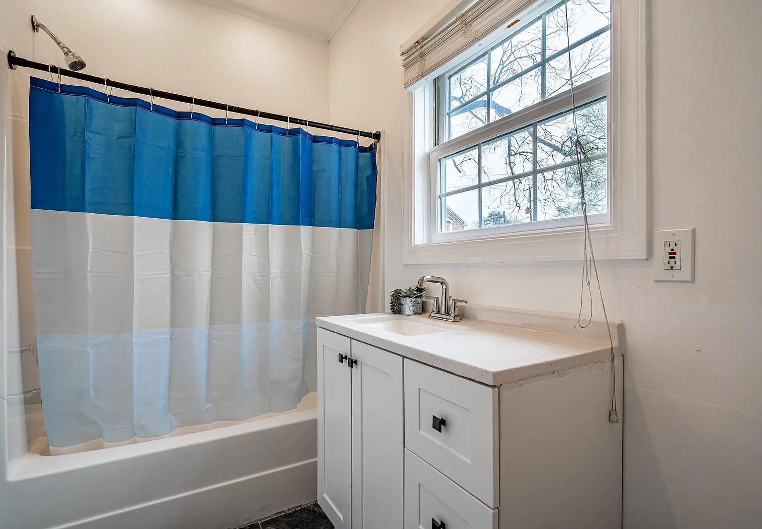 4 bed, 3.5 bath, 3317 sqft, $888 — Photo 3