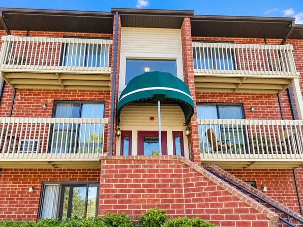 980 N Lakeside Dr APT 1B, Vernon Hills, IL 60061