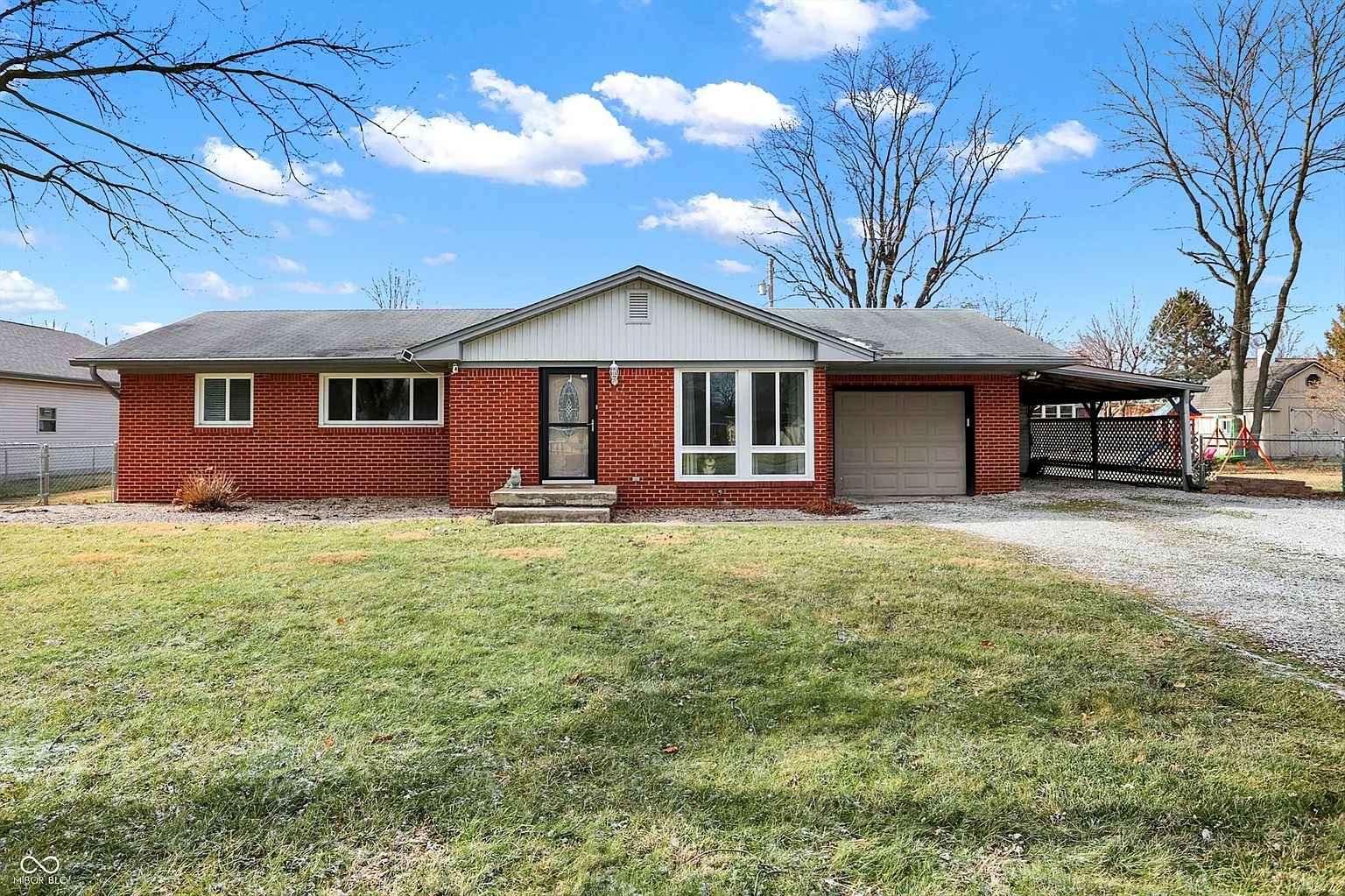 470 Robbins Dr photo 1