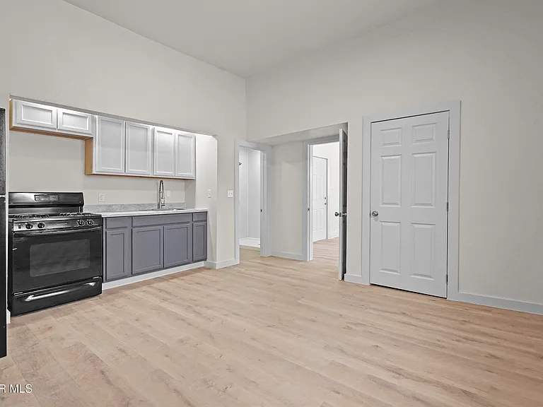 511 E Nevada Ave #B — Photo 3
