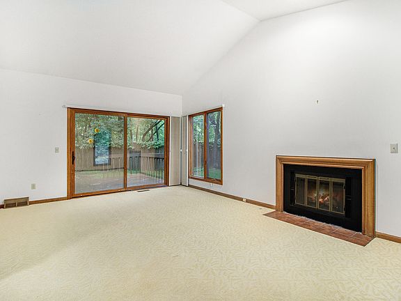 3rd image of 2408 Highpointe Dr