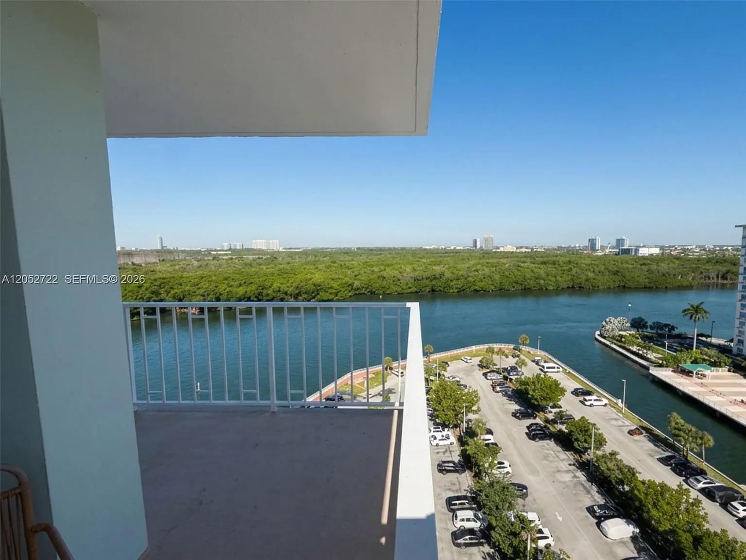 Arlen House West Condo — Photo 2